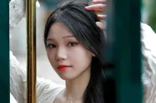 一天4个瓜景甜被曝、Coco冻卵、顶流小花新恋情都是大瓜