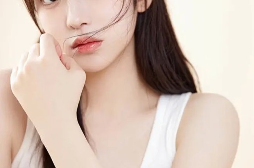 1天4个瓜！自曝怀双胎、国外生子、女星恋情曝光迪丽热巴最意外
