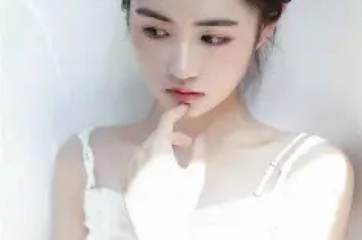 刚分手一周！八卦媒体爆料：维尼修斯在私人场所与数位女性聚会