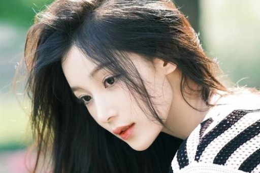 内娱1天4大瓜！顶流恋情、深夜泡酒吧、全身整容一个比一个离谱